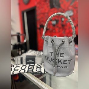 Marc Jacobs The Leather Bucket Bag Wolf Grey
